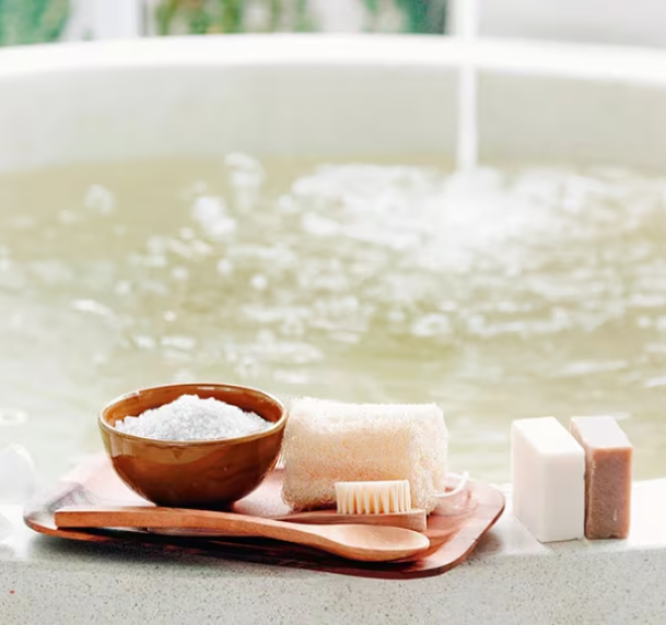 ¿Cuáles son los beneficios de bañarse con agua y sal?