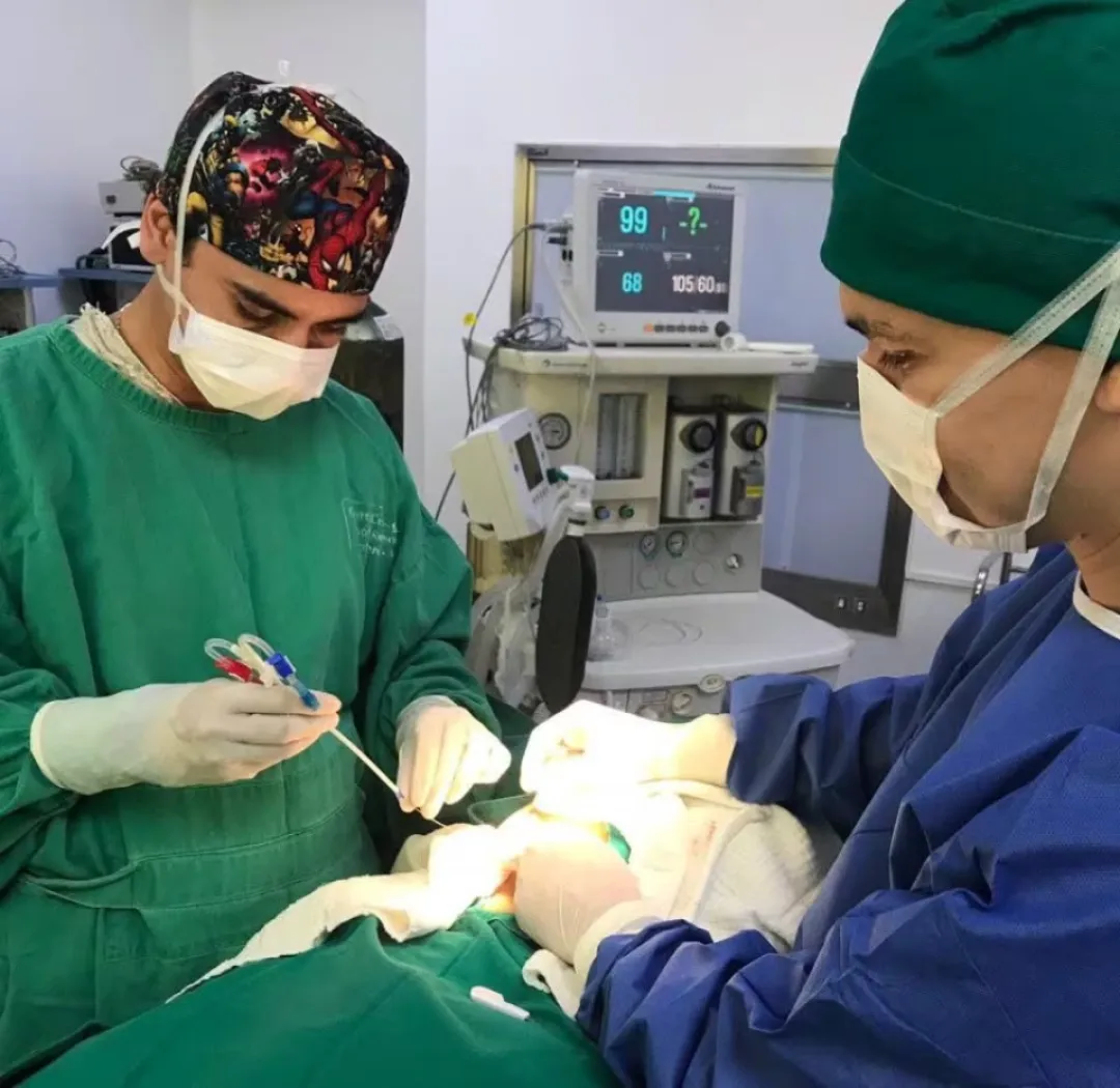 Comenzaron a intervenir quirúrgicamente a 72 pacientes en maratónico procedimiento