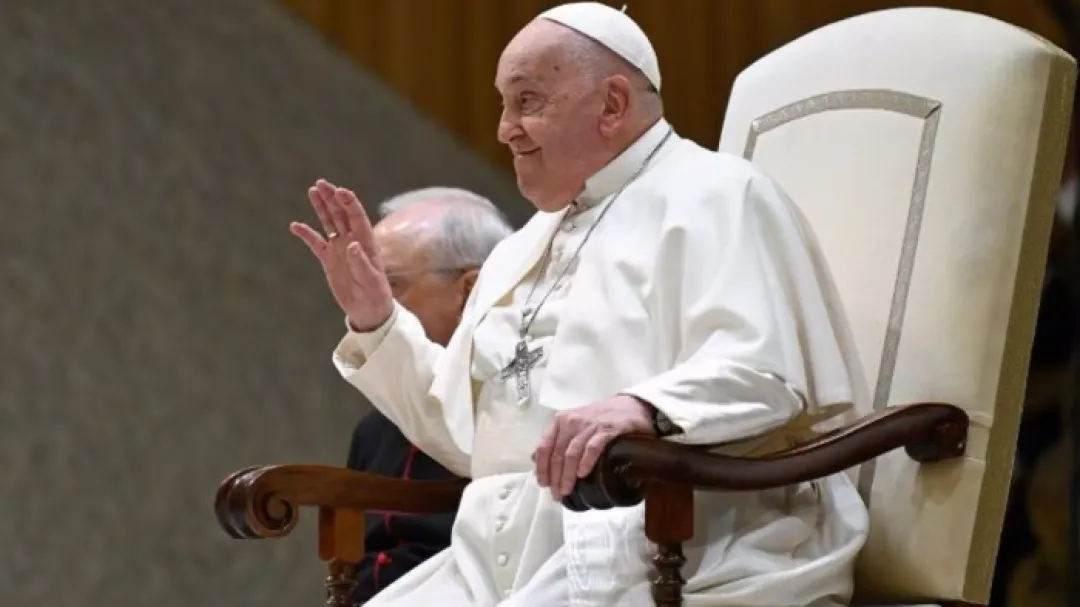 El Vaticano informó que el papa Francisco tuvo una noche “tranquila” y que está descansando