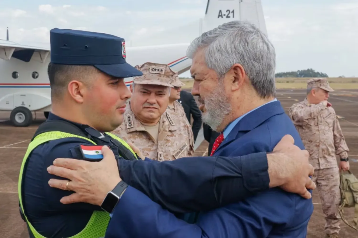 Riera otorga reconocimiento a policías con meritoria labor en el Alto Paraná