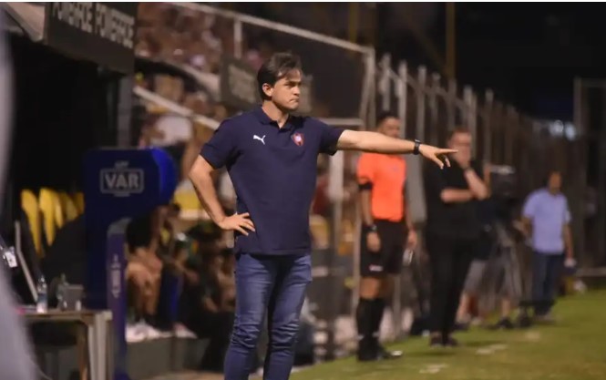 Diego Gavilán arremete contra la prensa en su despedida