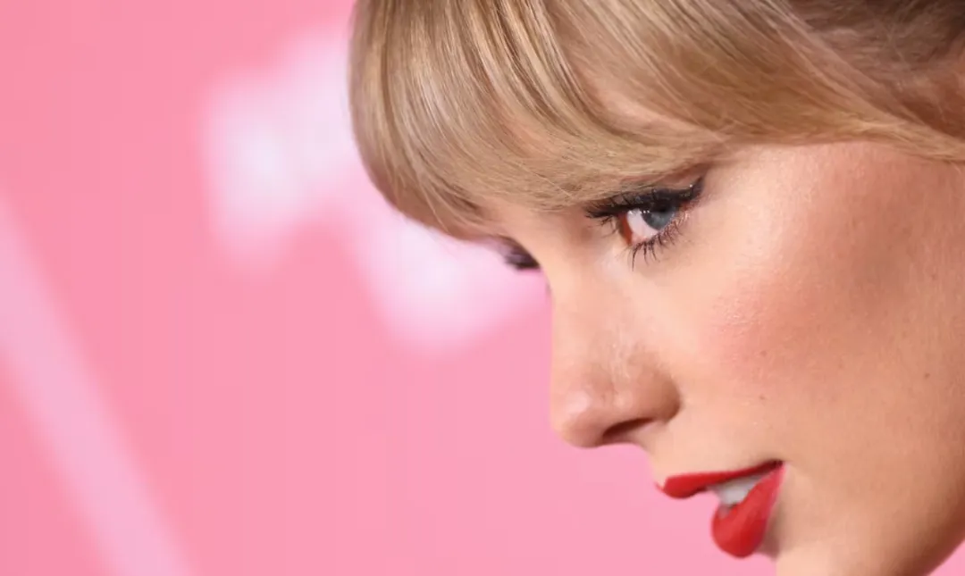 Taylor Swift anuncia “pre-preventa” de su nuevo álbum