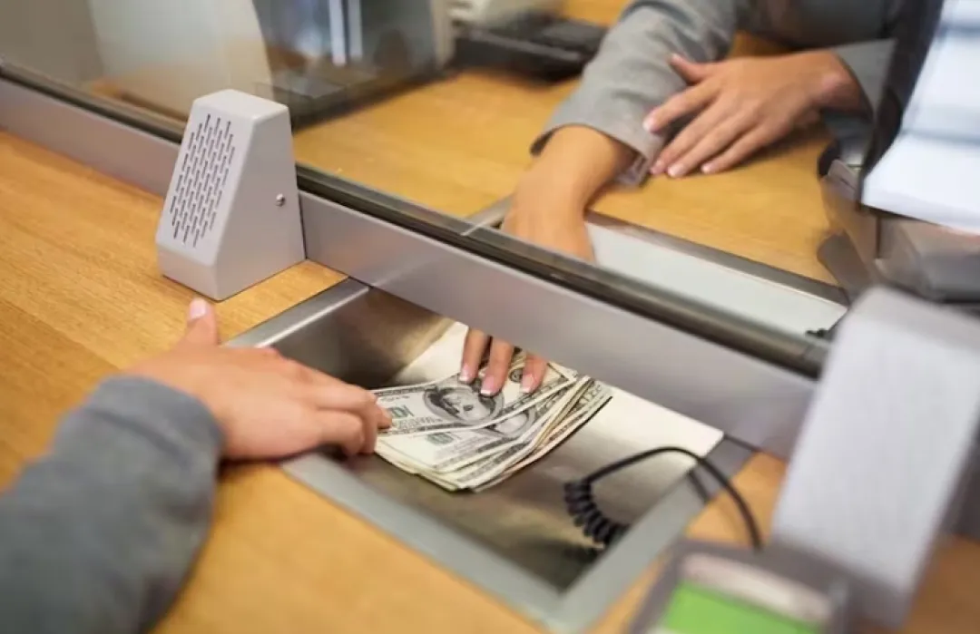 Dólar arrancó la semana en G. 7.680