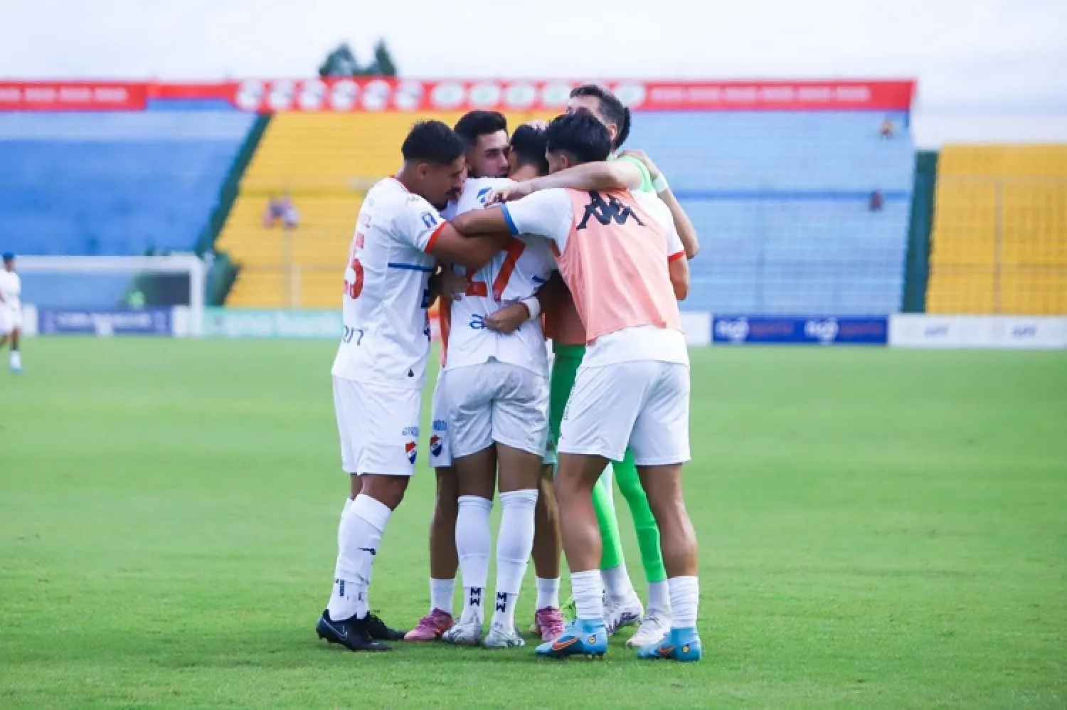 Nacional destroza a un Guaraní que cae en picada y es tercero en la Copa Paraguay