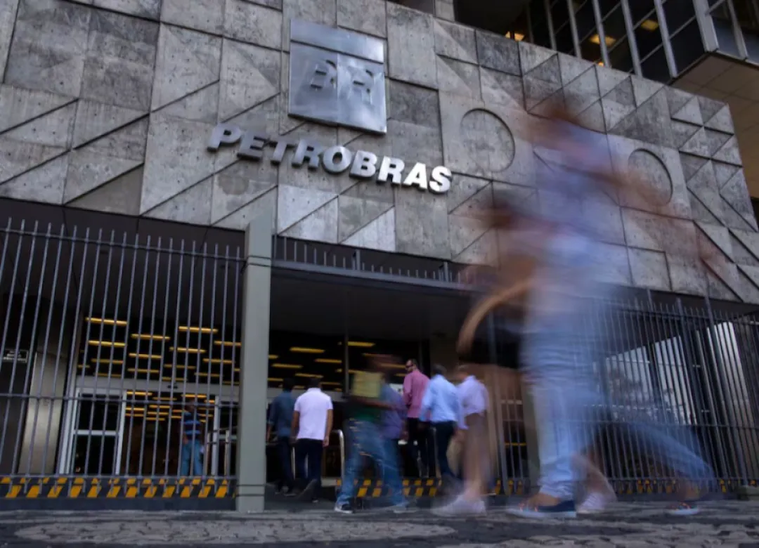 Petrolera estatal brasileña reporta ganancias en el segundo trimestre