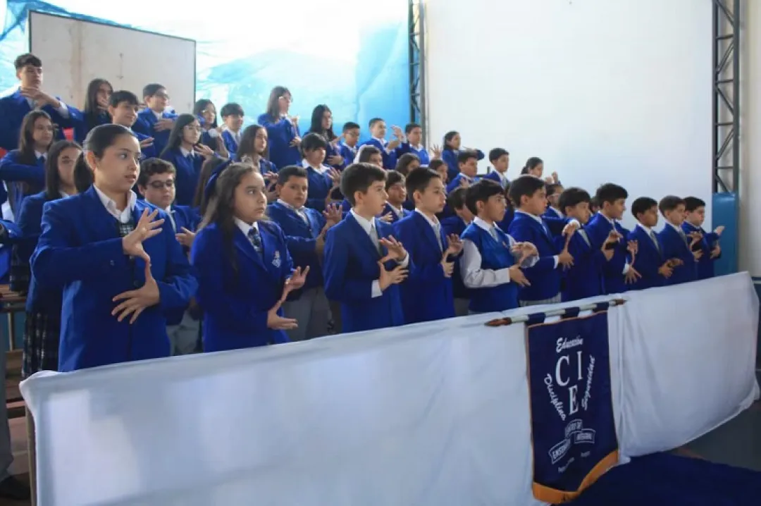 Alumnos del CEI de PJC cantan el Himno Nacional en lengua de señas