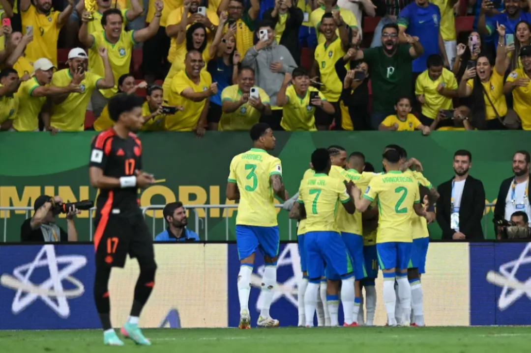 Brasil derrotó a Colombia 2 a 1, con un agónico gol