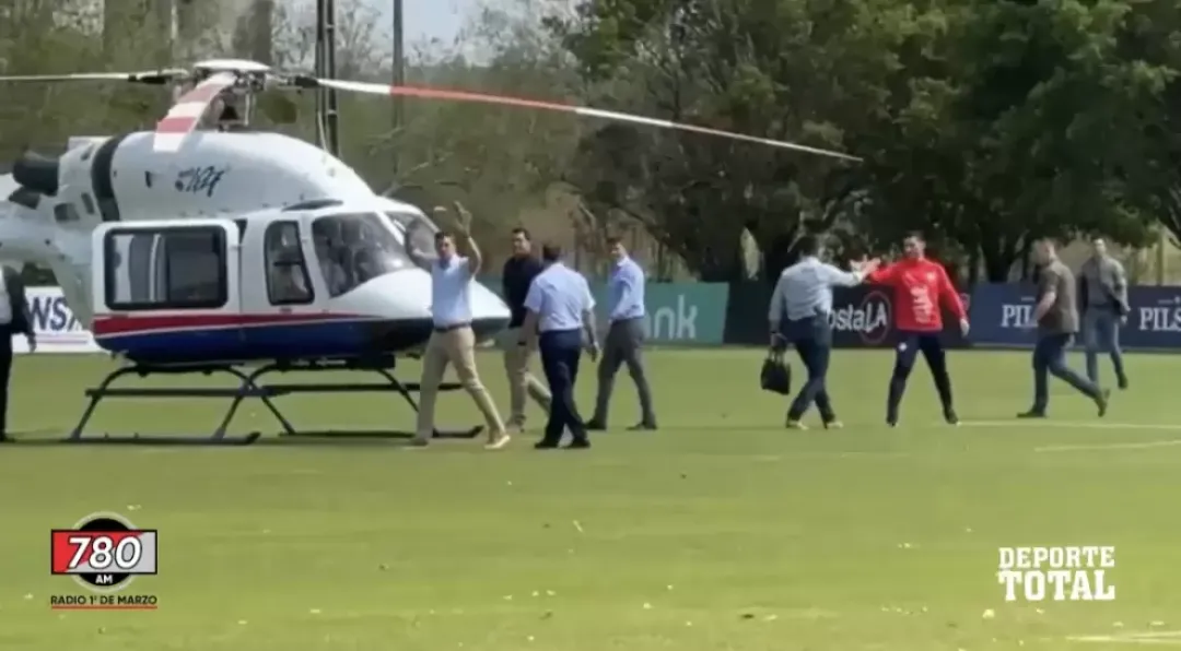 Santiago Peña almorzó con la Albirroja antes del crucial partido del jueves