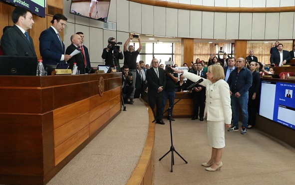 Juramento de Pucheta provocó tensión en el Senado