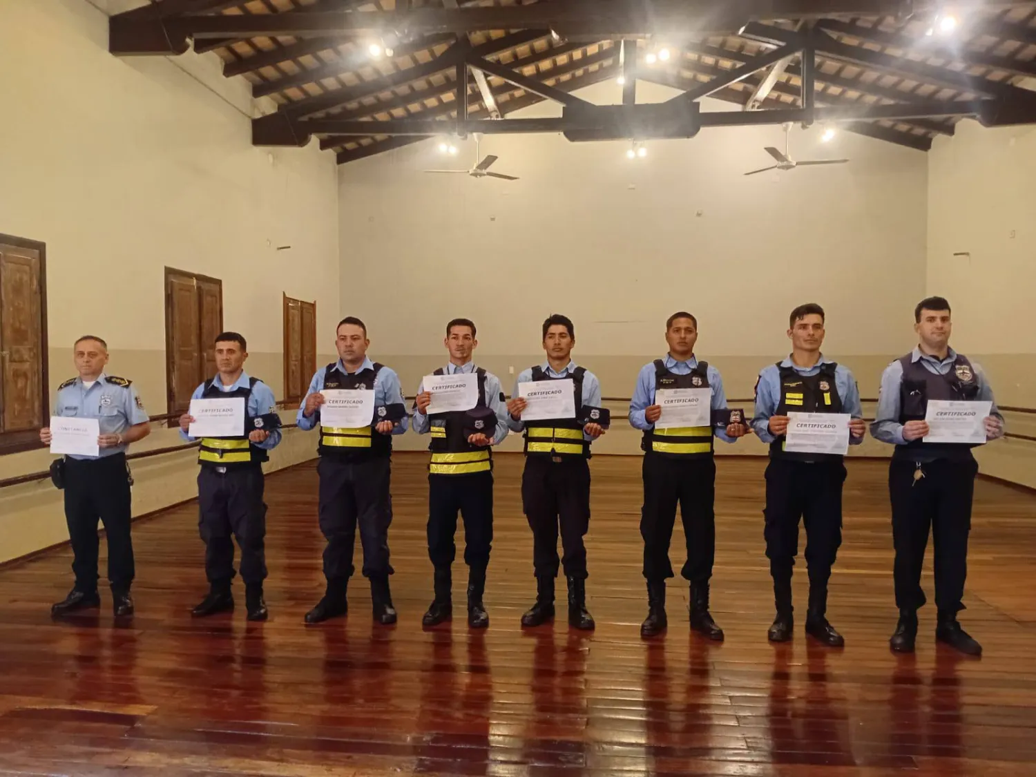 Nuevos integrantes de la Policía Municipal de Tránsito reciben sus certificados