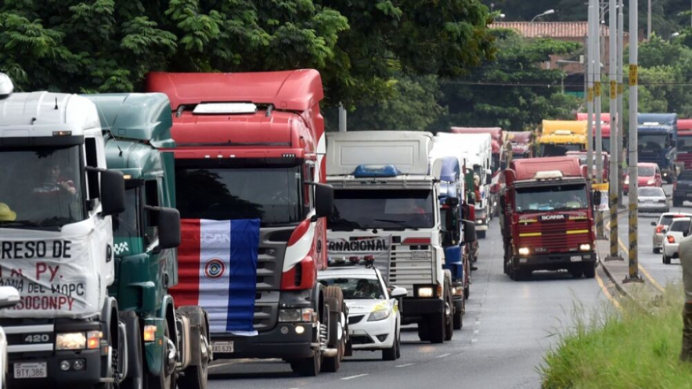 Camioneros definen mañana si van a un paro nacional