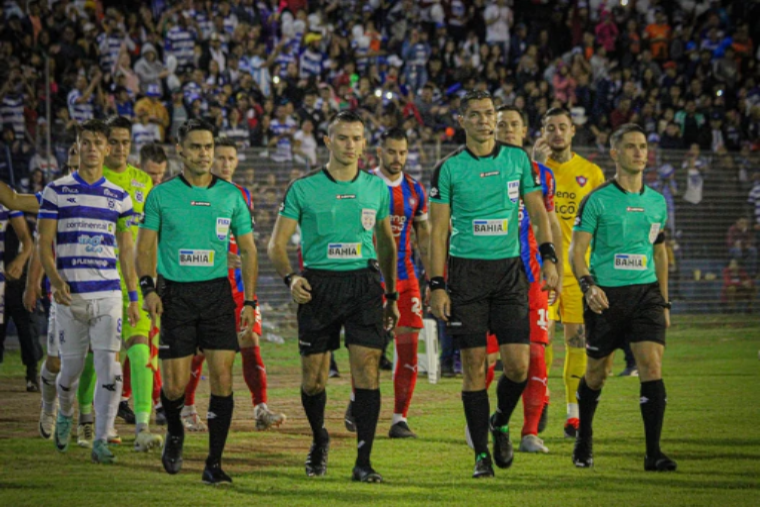 En cuestionada actuación arbitral (cuarteto y VAR) , Cerro se lleva los puntos de Pedro Juan