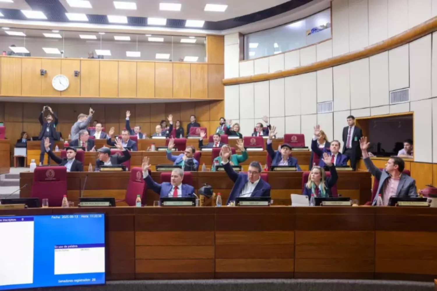 Senado insta a Peña a declarar el 2 de enero también feriado nacional