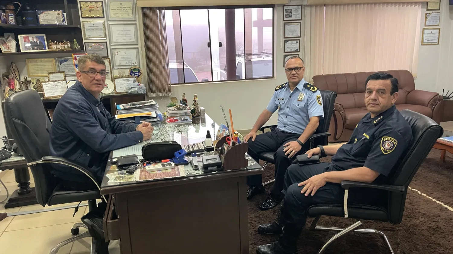 Intendente Municipal recibe visita de nuevas jefes policiales del Amambay