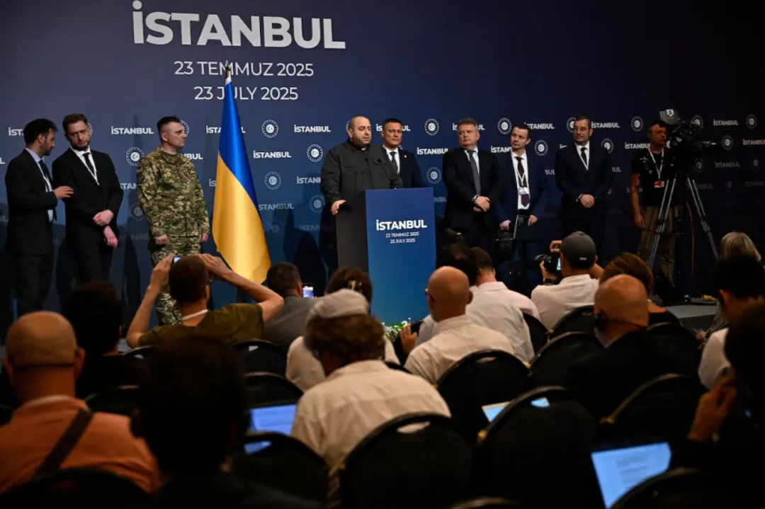 Rusia y Ucrania acuerdan el intercambio de 1.200 prisioneros de cada bando, dice negociador ruso