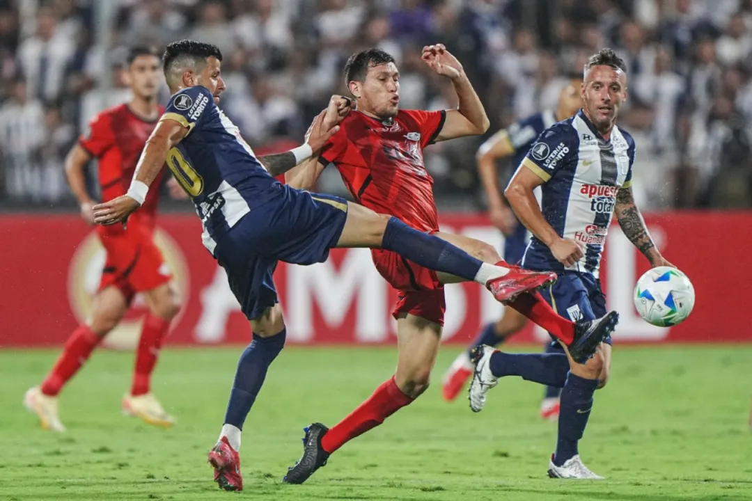 Libertad triunfa de visita en su debut copero