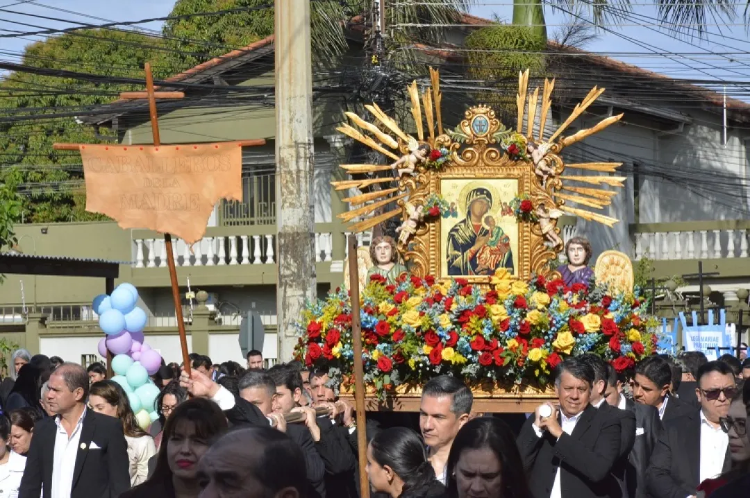 Multitudinaria procesión en honor a Nuestra Madre del Perpetuo Socorro