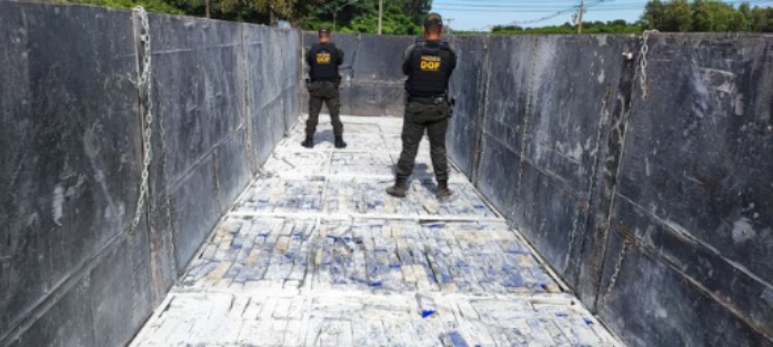 Carreta incautada por el DOF con más de dos toneladas y media de marihuana