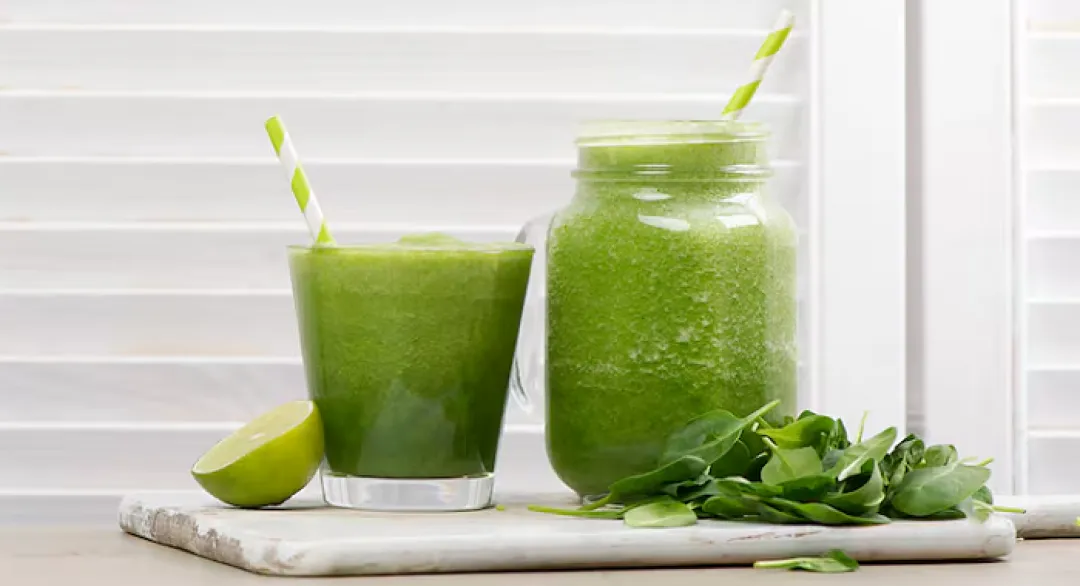 Médico advierte sobre los excesos del jugo verde