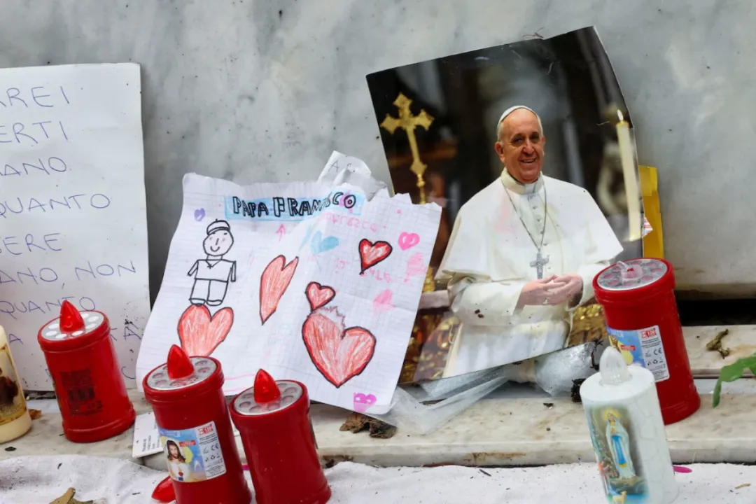 El papa Francisco aseguró que está “pasando un momento de prueba” con un físico “débil”