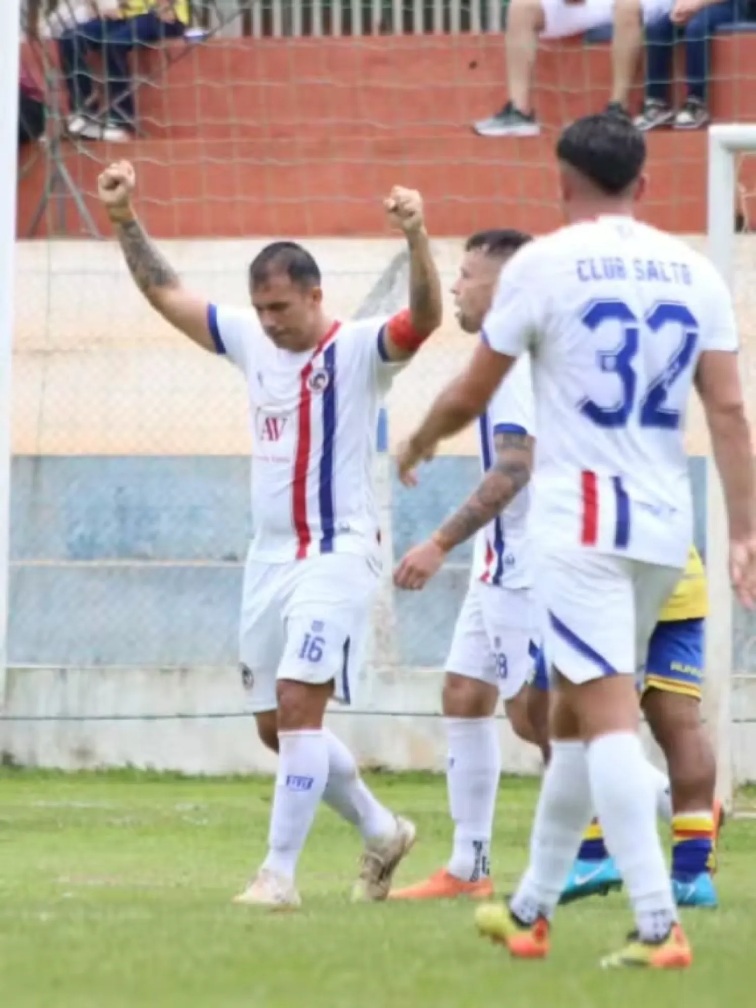 Salto del Guaira y 15 de Mayo clasifican a Semifinales del Nacional B