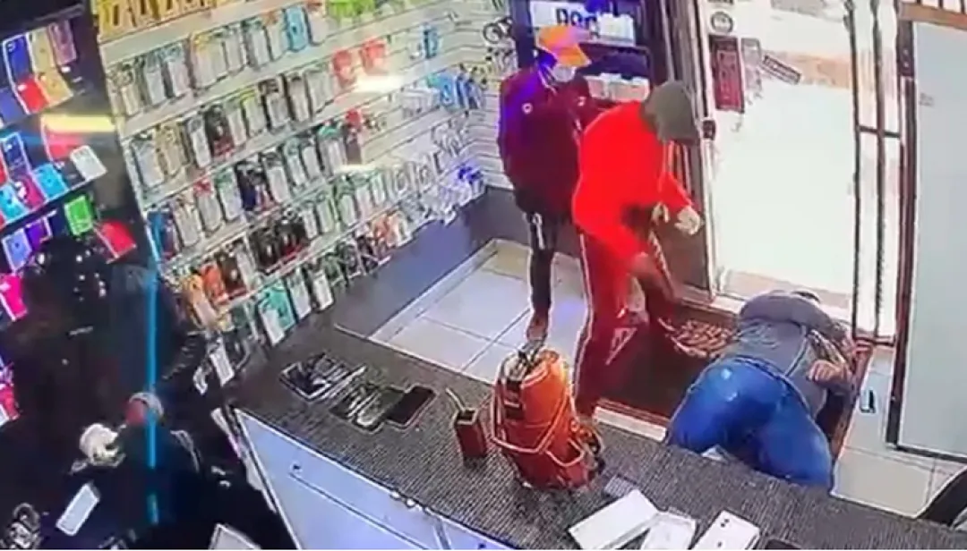 Violento asalto a un local de venta de celulares