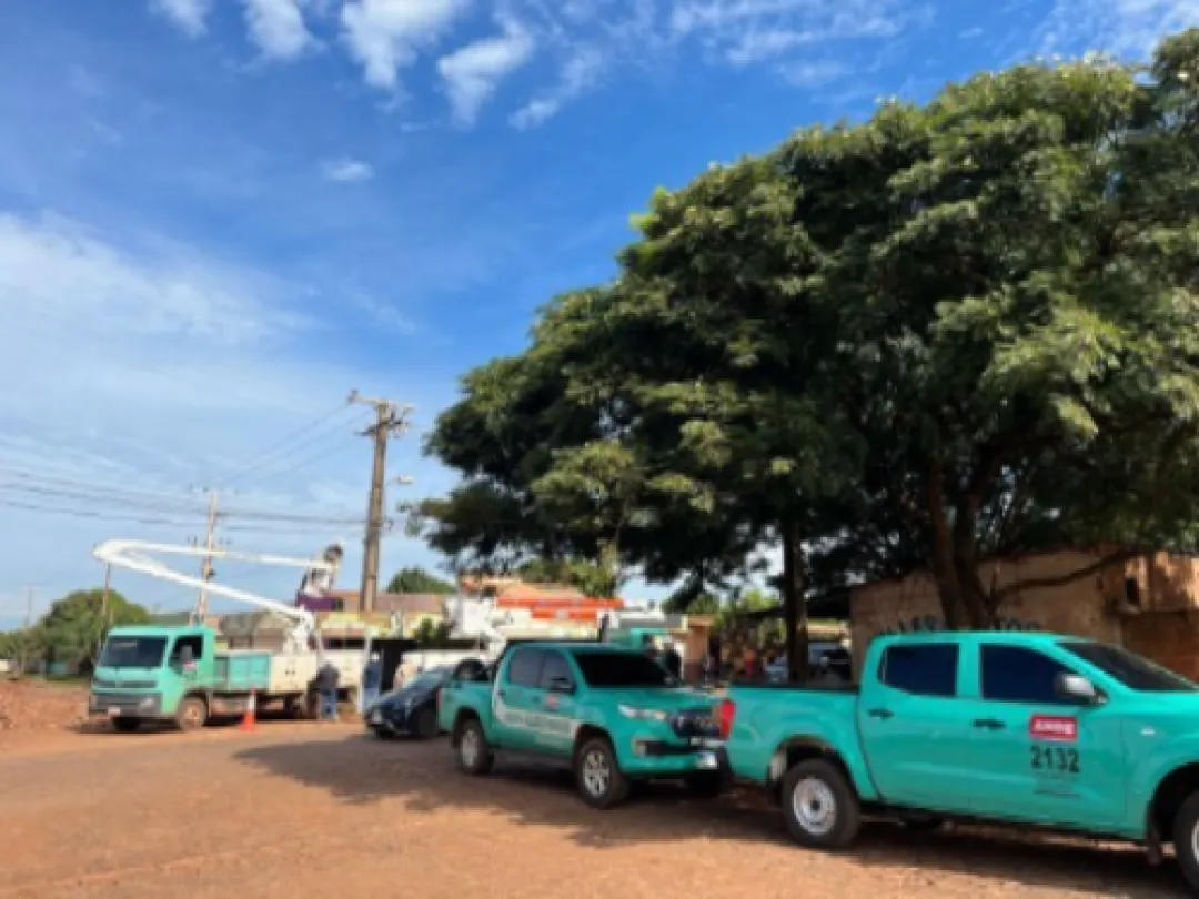 Trabajos de mejoramiento del servicio eléctrico en Pedro Juan Caballero