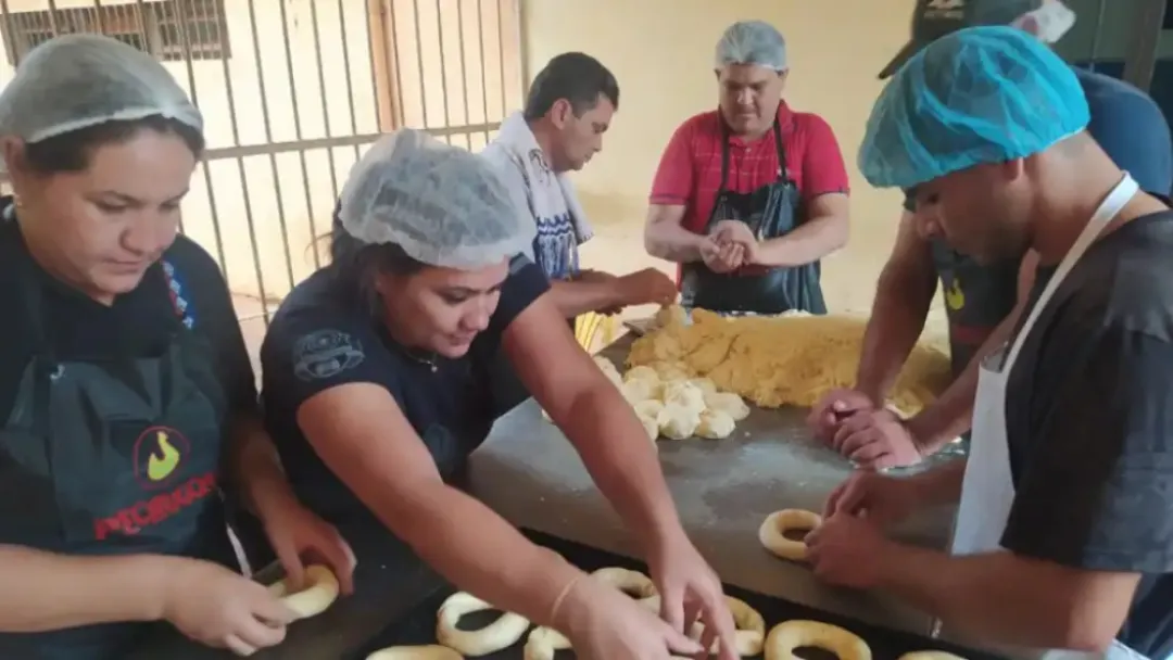 Chip ap": Internos de la Penitenciaria de PJC elaboraron y compartieron chipas por Semana Santa