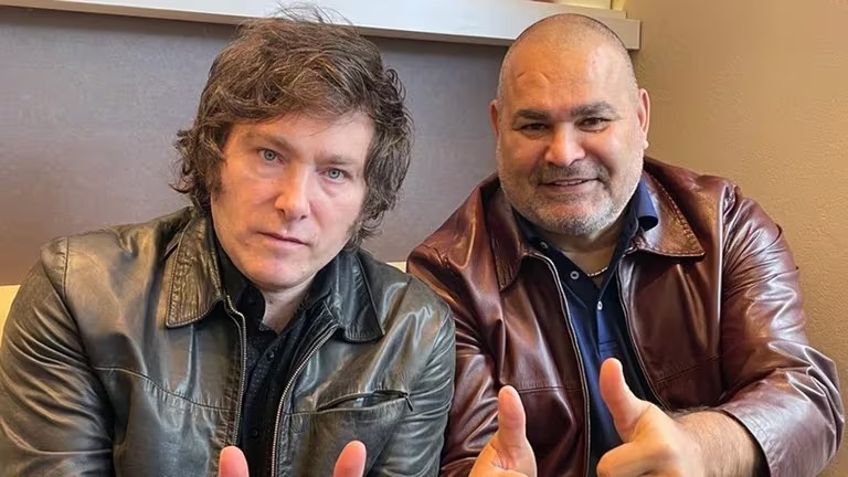 A una semana de asumir la Presidencia, Javier Milei se reúne con Chilavert