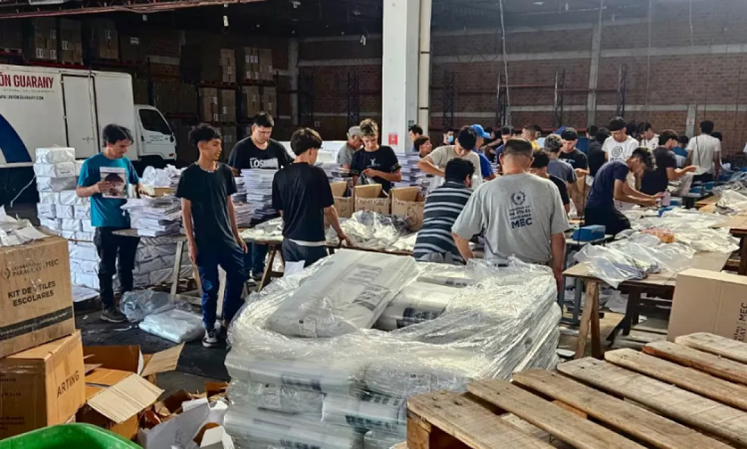 Arrancó el embalaje de los kits escolares y el MEC garantiza calidad
