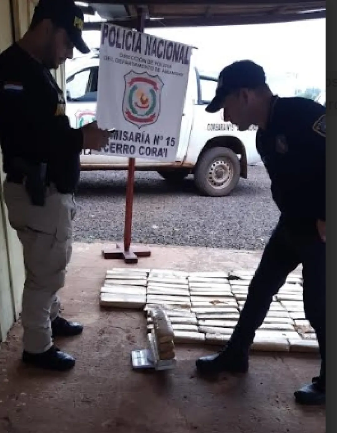 Encuentran 65 tabletas de presunta marihuana en Cerro Corá'i en recorrido policial