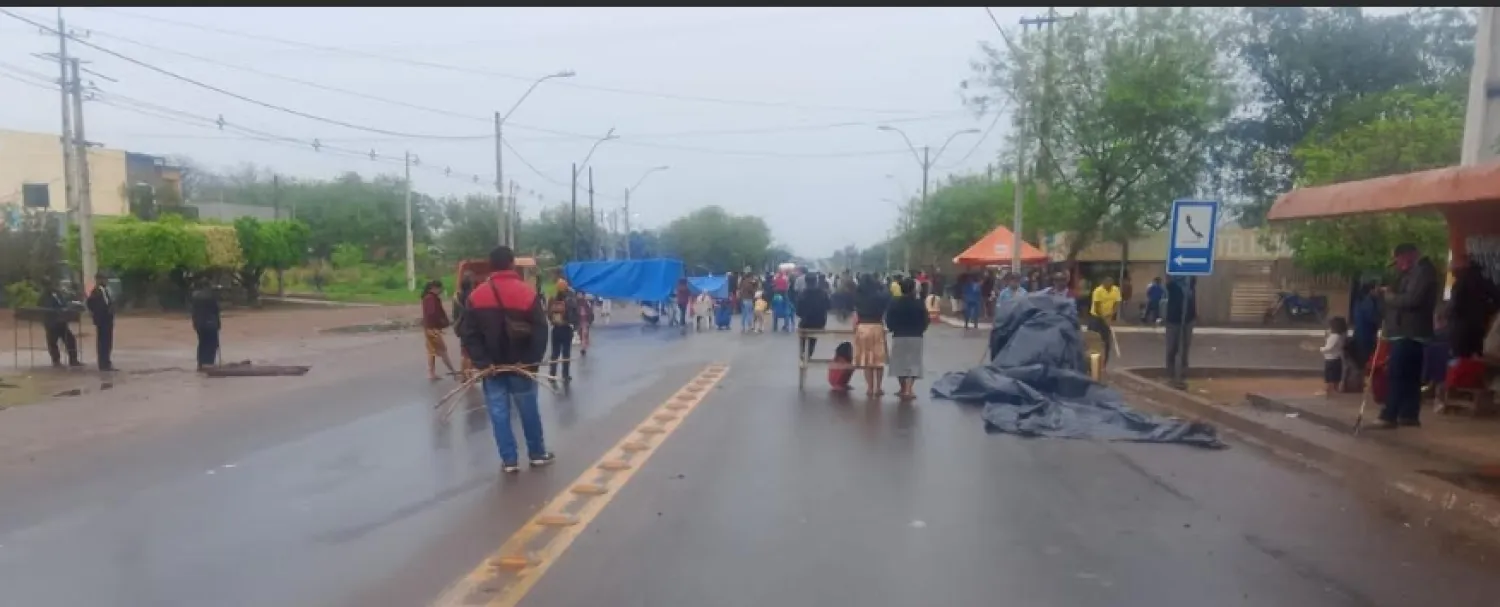 Indígenas endurecen bloqueo  de rutas y anuncian una marcha hacia Asunción