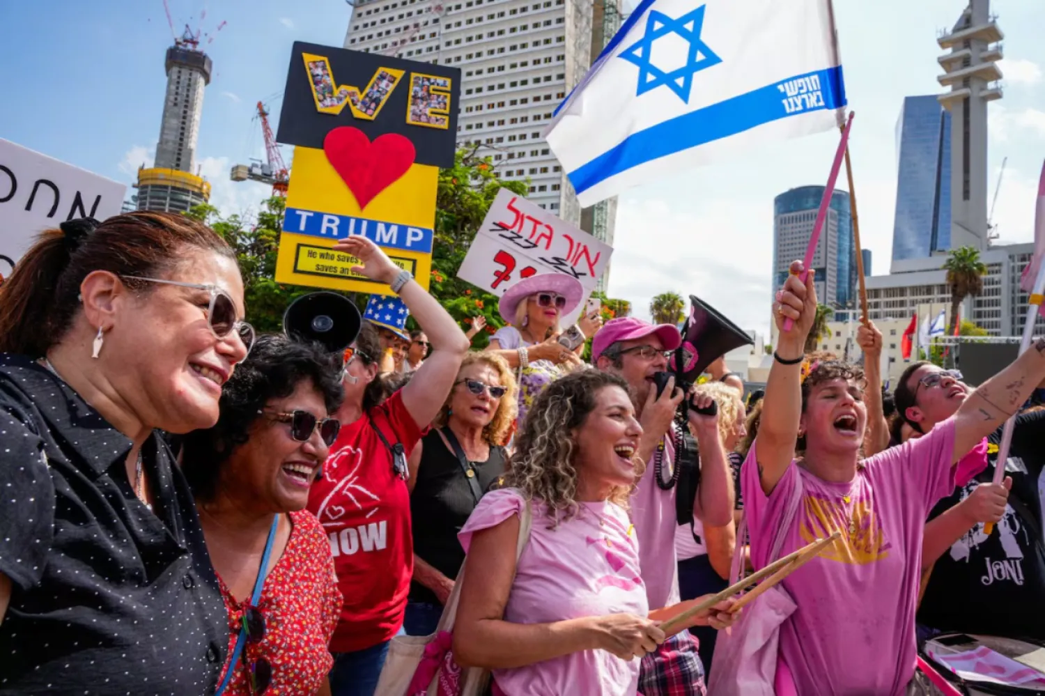 Familiares de rehenes israelíes y gazatíes reciben con euforia acuerdo de alto al fuego