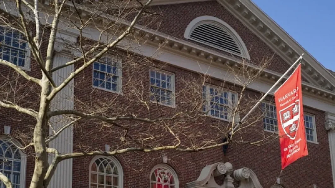 Gobierno de Trump prohíbe a Harvard matricular a estudiantes extranjeros