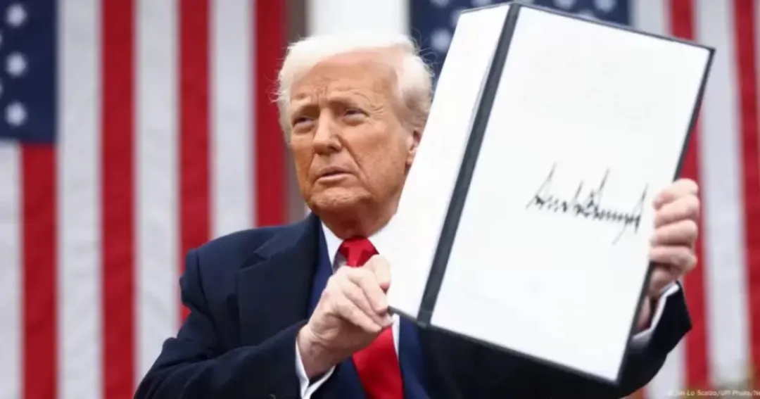 Entran en vigor los aranceles de Trump en decenas de países