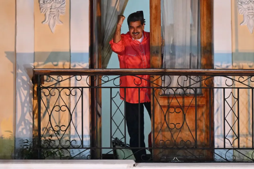 Maduro arrasó en elecciones regionales con abstención de la oposición