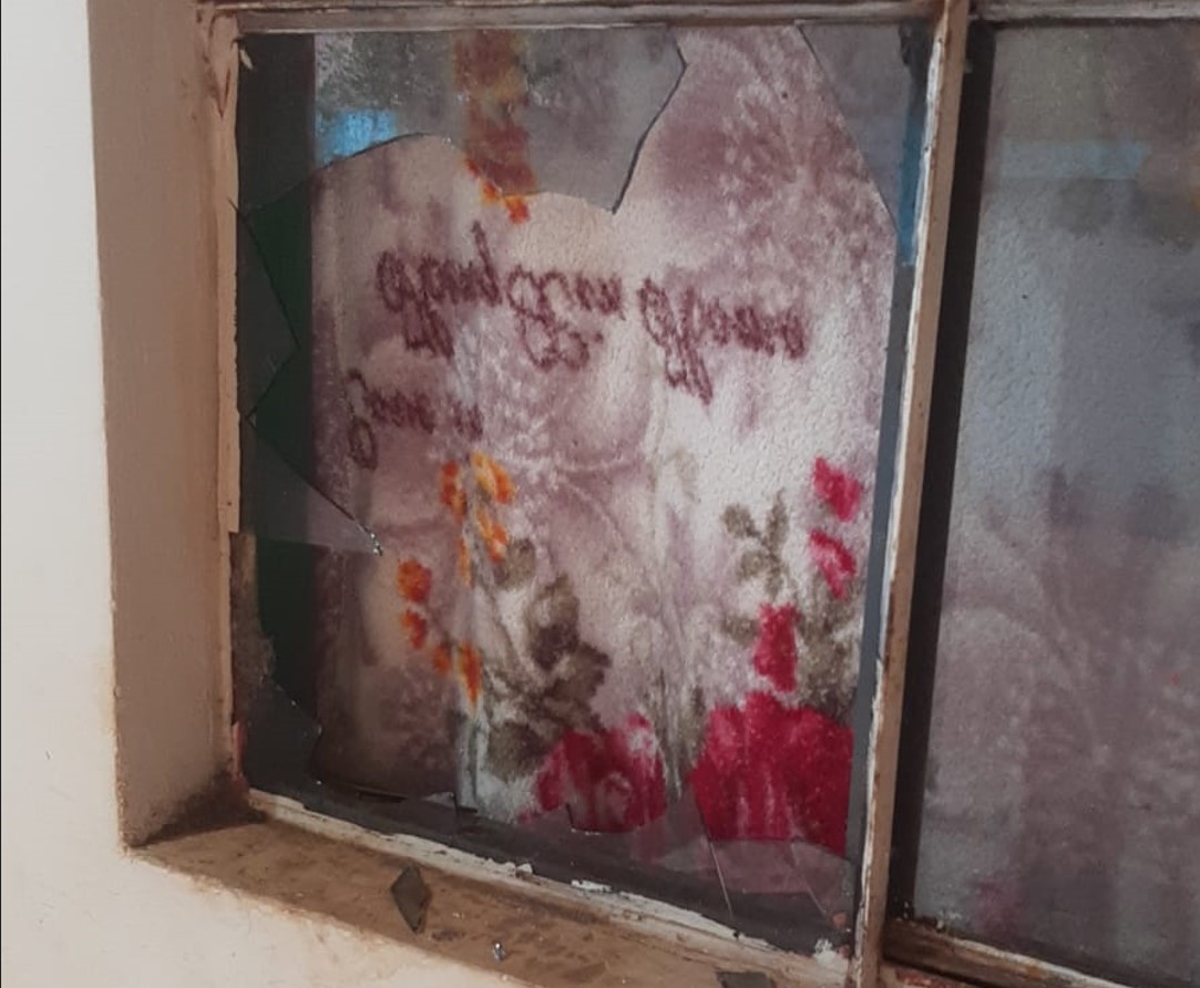 Rompió de un puñetazo una ventana de su casa para entrar y casi murió desangrado
