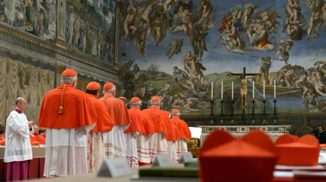 Cardenal Angelo Becciu renuncia a participar del cónclave para elegir al sucesor de Francisco