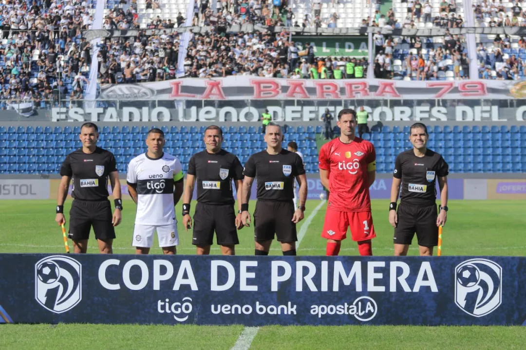 Se reparten puntos en el clásico blanco y negro