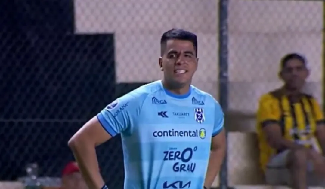 Felipe Giménez defendió con todo a Carlos Servín tras su "blooper" en la Sudamericana