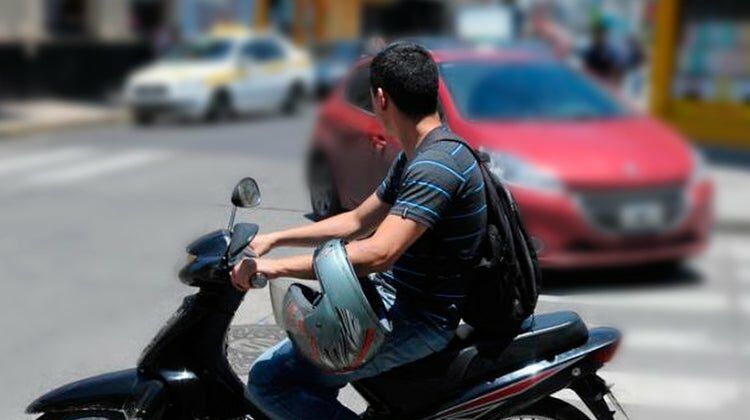 Alcohol, imprudencia y cascos “protegiendo” codos es igual a 5 muertos en 24 horas