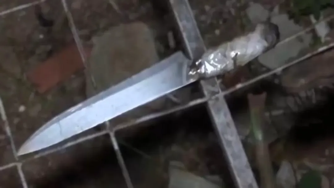 Lo asesinó con un cuchillo por piropear a su novia