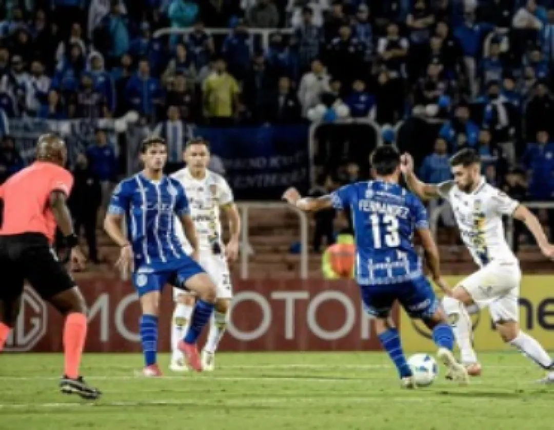 Por la Sudamericana Luqueño no pudo en Mendoza