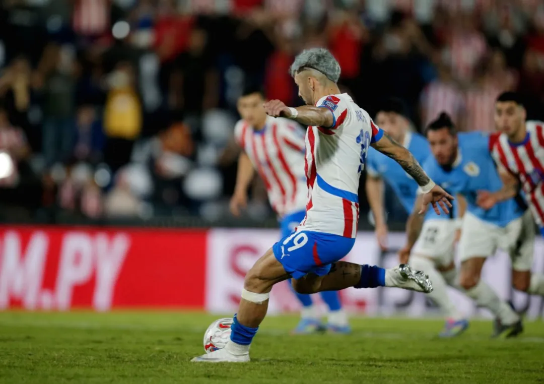 En gran noche Paraguay gana por 2 a 0 a Uruguay y esta a un paso del Mundial
