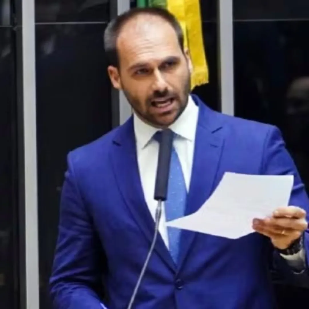 Brasil: Fiscalía pide investigar a hijo de Bolsonaro por campaña en EE. UU. contra jueces