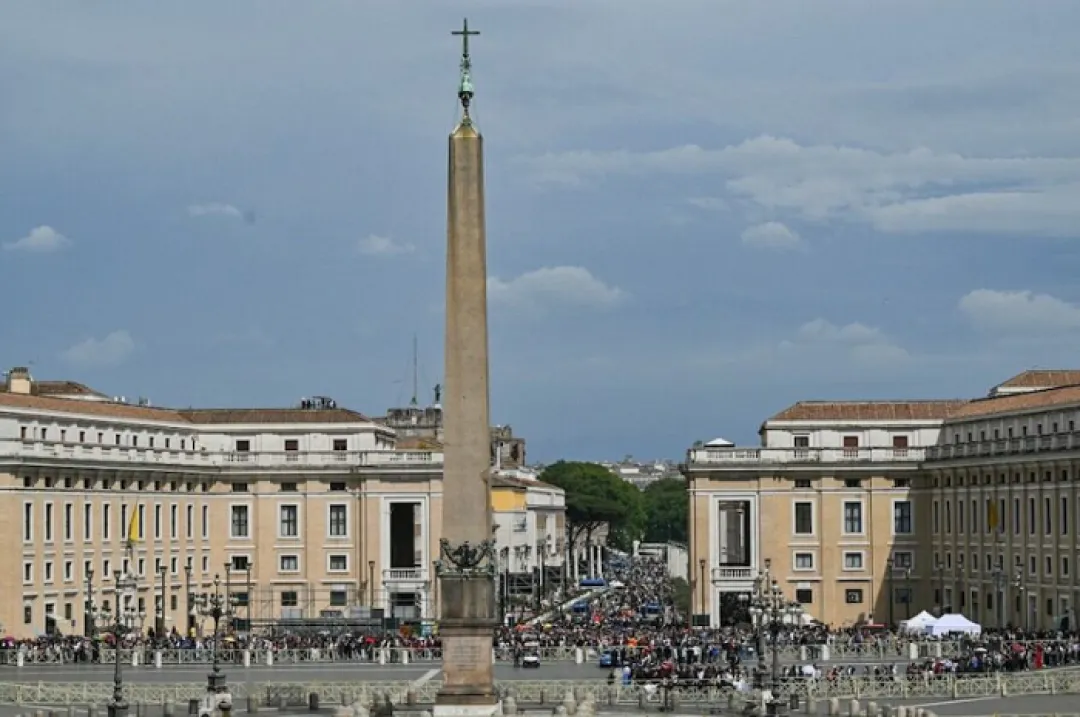 Decenas de miles de fieles despiden al papa Francisco