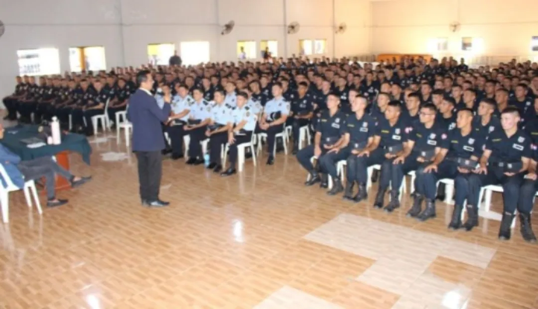 Capacitan a 600 aspirantes de policía en “manejo de estrés” para mejorar servicio a la ciudadanía