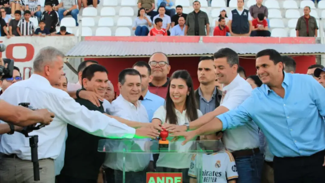 Peña y Cartes son abucheados en Carapeguá
