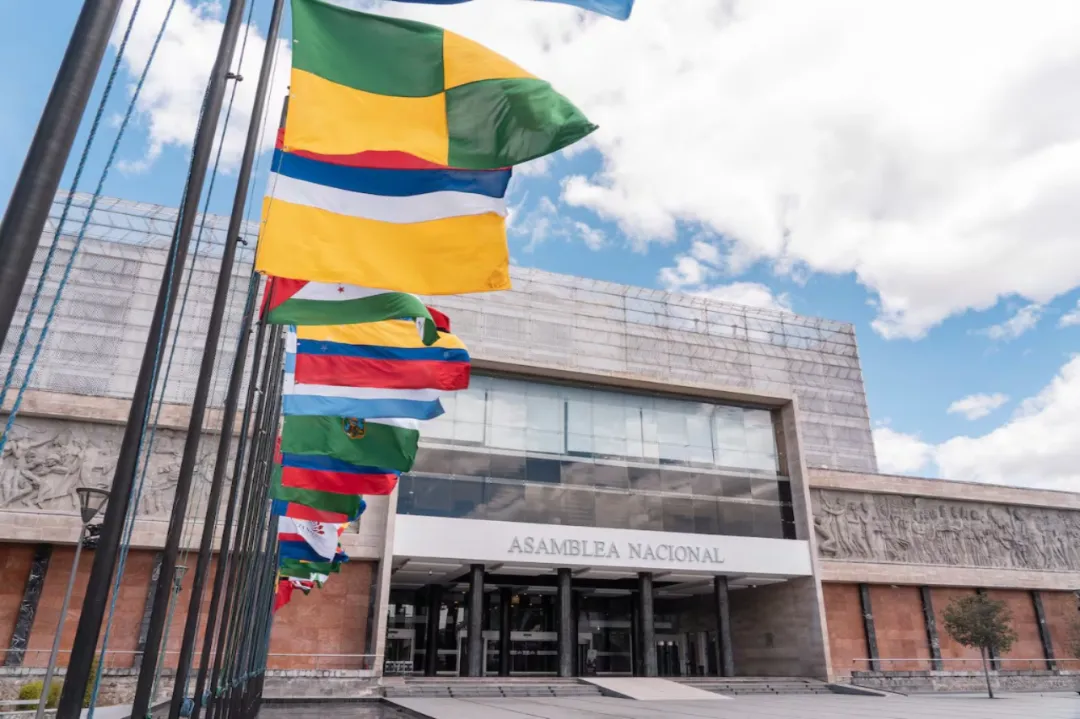 Ecuador: legisladores elevan penas hasta 15 años para adolescentes