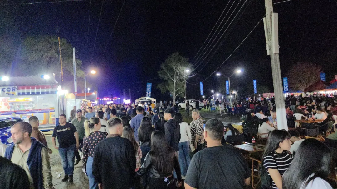 Éxito total en la primera noche de la Expo Norte 2025